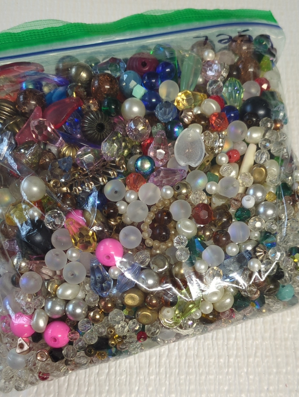🏵️B10 Mixed Multi-Color Bead Assortment for Jewelry Making or Crafts 725g